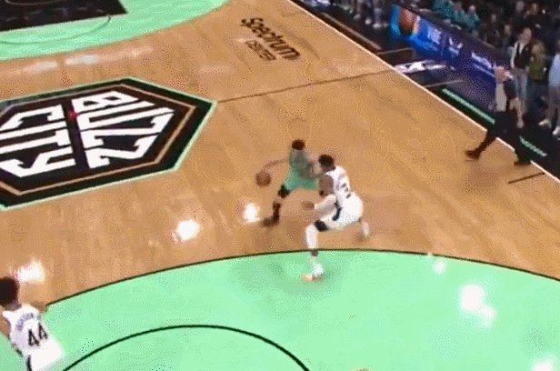 CCTV5在线直播-裁判绝杀！连续两场遭关键错判 雄鹿被联盟针对？