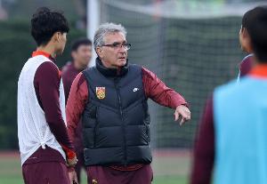 马德兴：本次国足选帅前先定技术总监，由技术总监牵头负责选帅