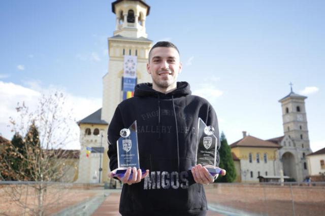 欧洲杯直播-斯坦丘回国接受采访：远离家人让2022年十分艰难