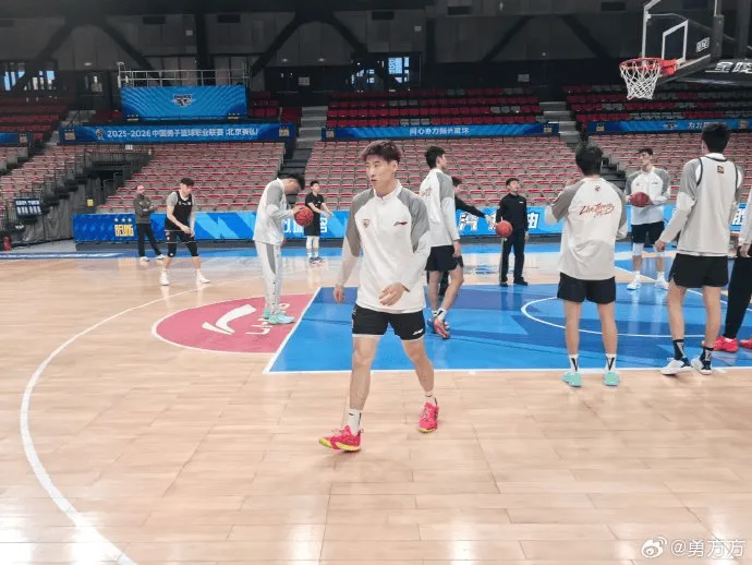 优直播-媒体人：伤停一个多月的程帅澎参加了浙江今天的赛前训练