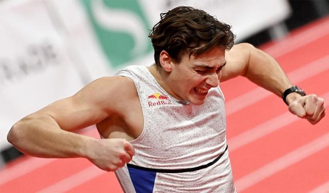 足球直播-杜普兰蒂斯破撑杆跳室内赛纪录 世锦赛继续冲击？