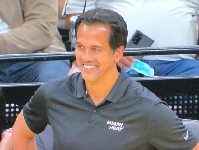 足球直播-四连胜领跑季前赛战绩榜 全员斗士热火志在冲冠